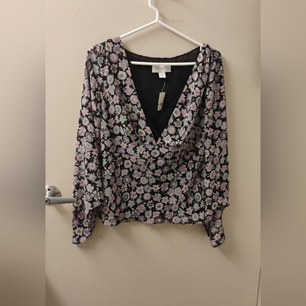 NWT 2000s Casual Corner Annex Floral V Neck Faux Layered Flowy Sleeves Top